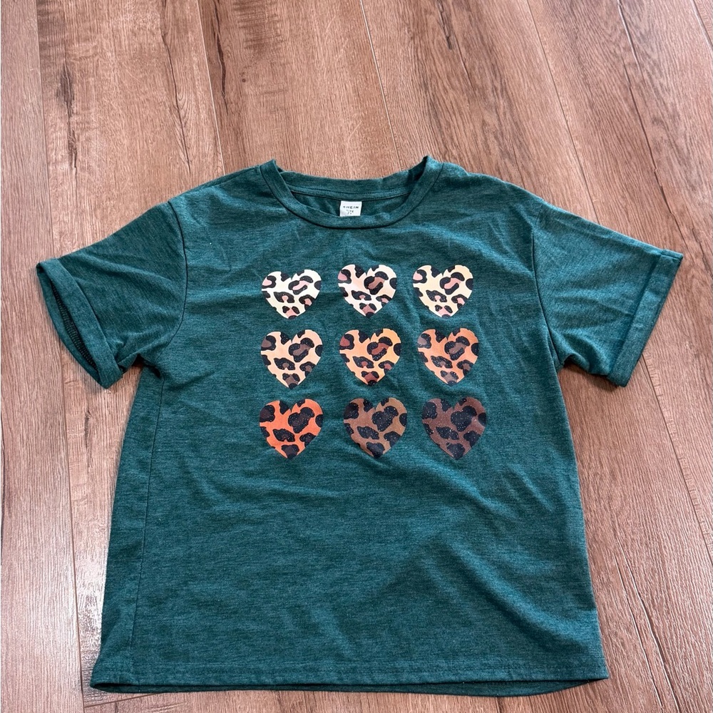 SHEIN Teal Kids Tee with Leopard Heart Pattern